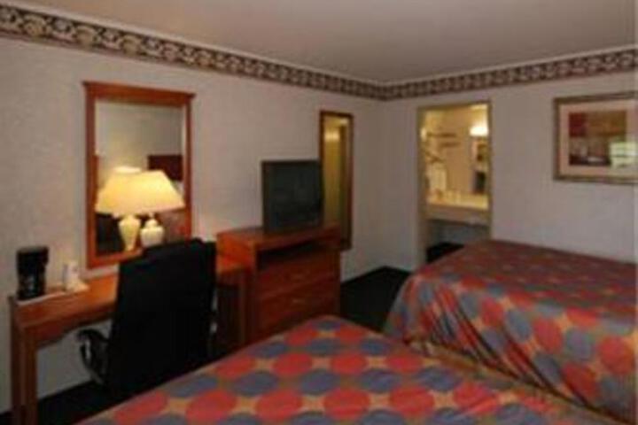 Super 8 by Wyndham Cave City