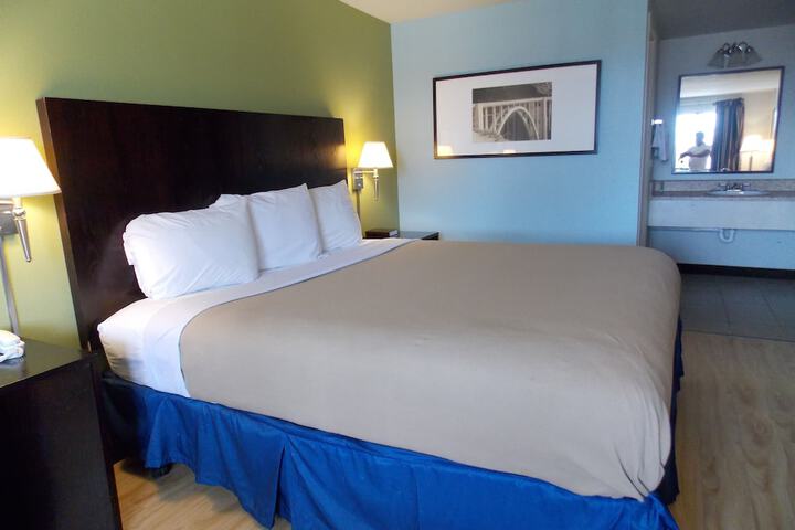 Room 18 of 28