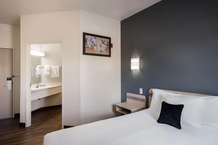 Room 16 of 38