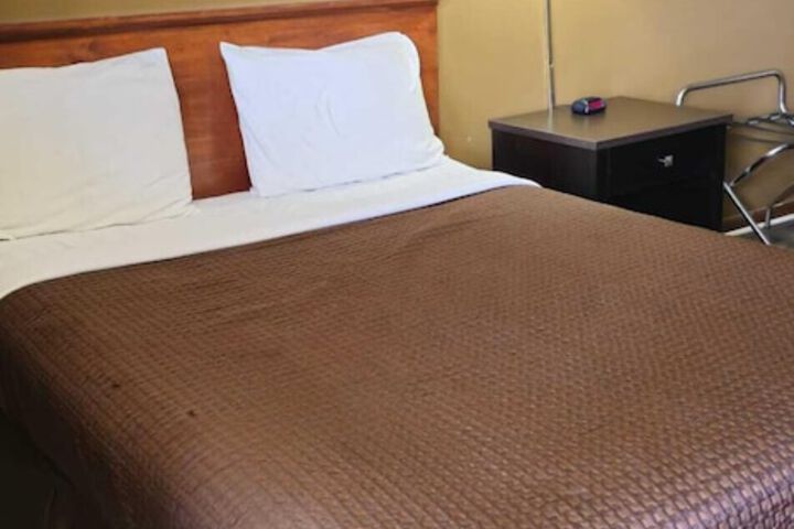 Colonial Inn Dyersville