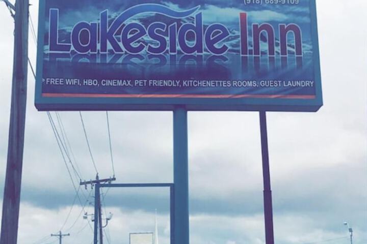 Lakeside inn