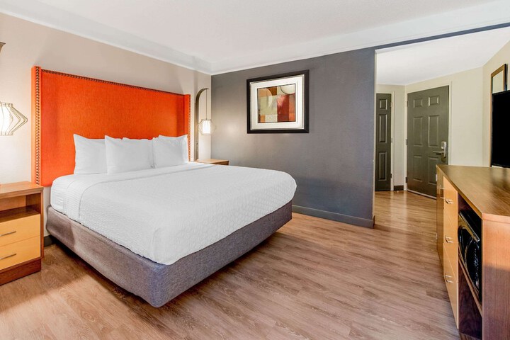 Room 38 of 65