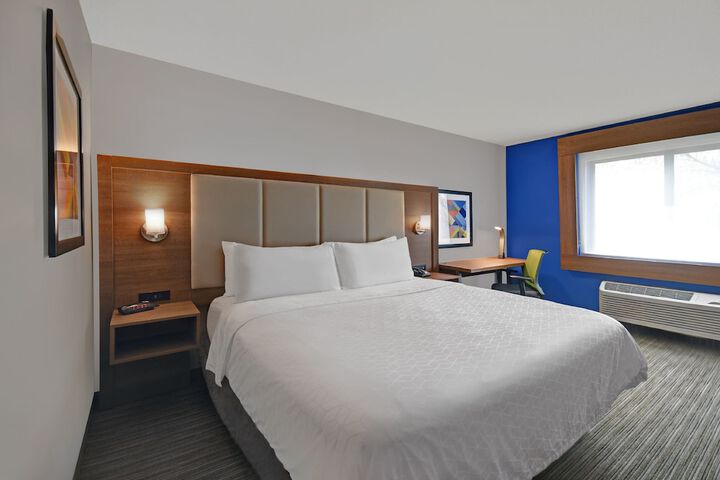 Room 25 of 41