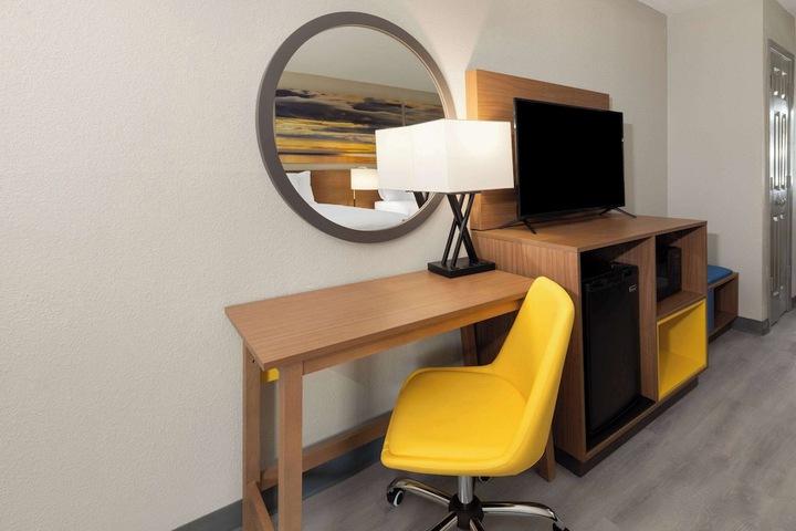 Room 13 of 26