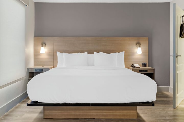 Room 45 of 76