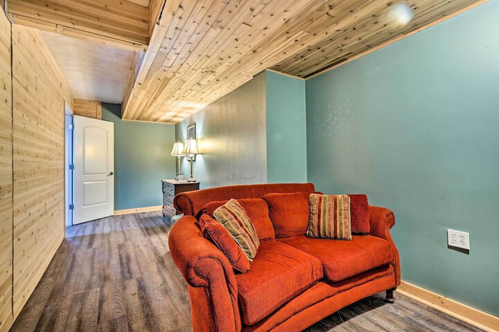 Berkeley Springs Vacation Home w / Fire Pit!