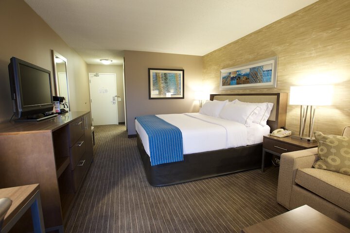 Room 37 of 73