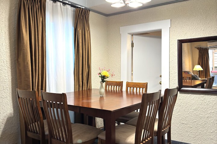 Room 35 of 77