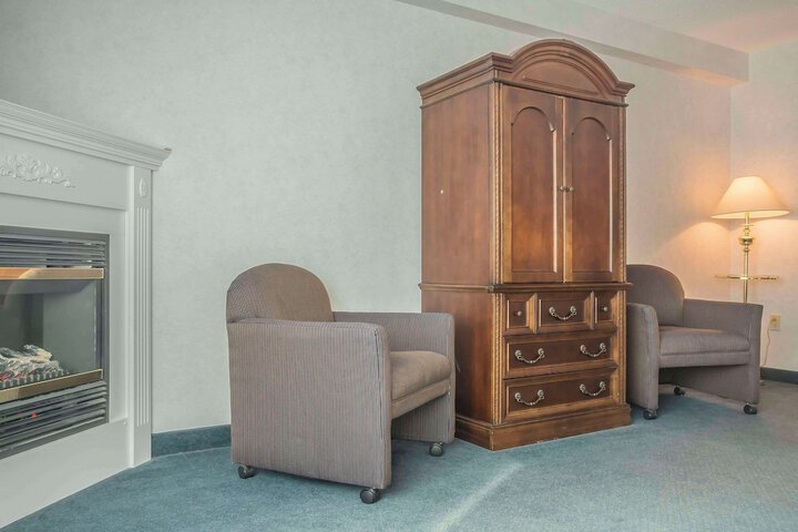 Room 24 of 28