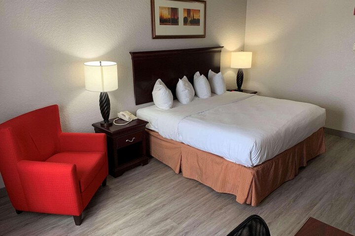 Room 32 of 54