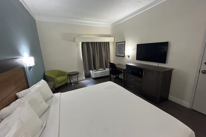Room 27 of 38