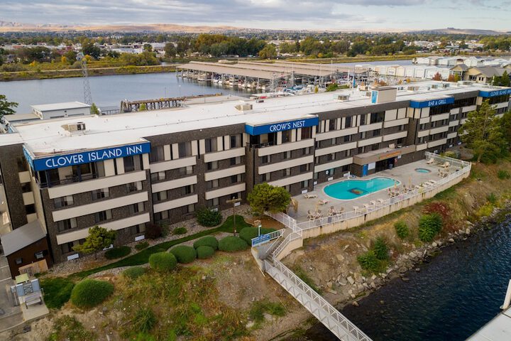 Clover Island Inn