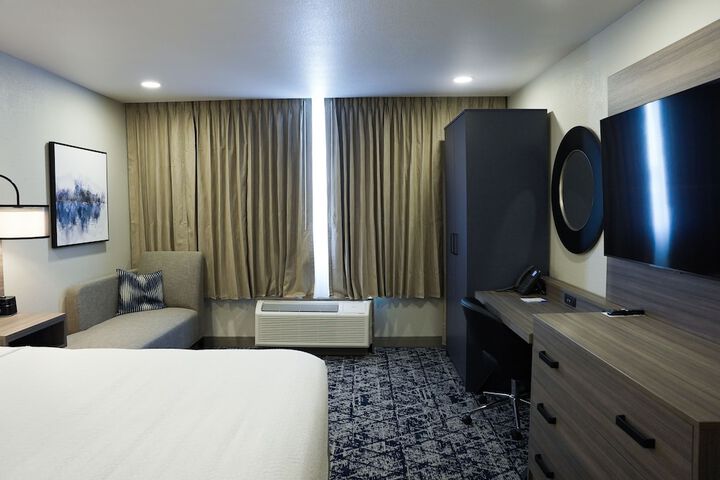 Room 13 of 40