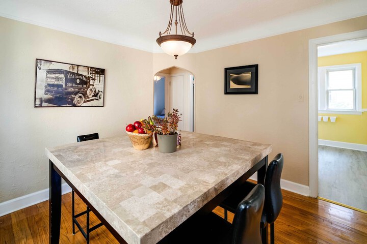 Ferndale Apartment w / Yard - Near the Detroit Zoo!