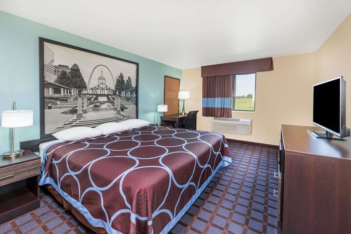 Room 4 of 15