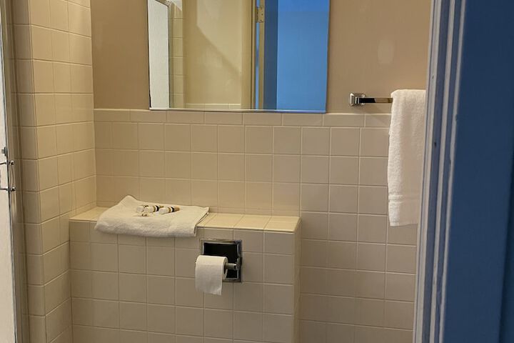 Room 33 of 103