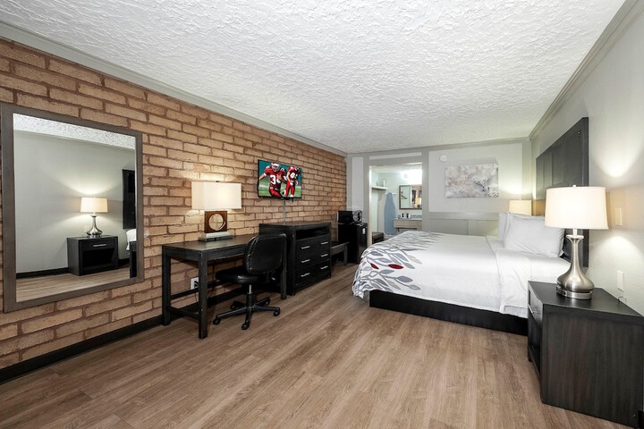 Room 27 of 29