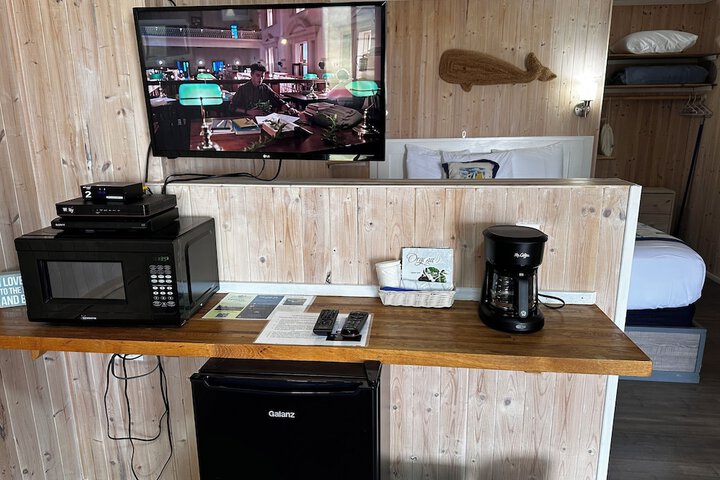 Tillicum Beach Motel (Deanes Oceanfront Lodge)