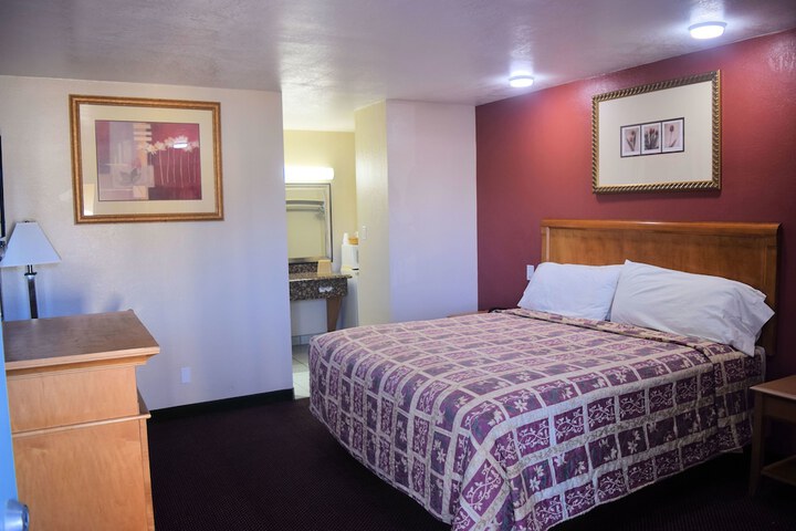 Room 17 of 36