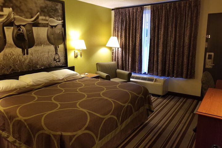 Super 8 by Wyndham Longview / North