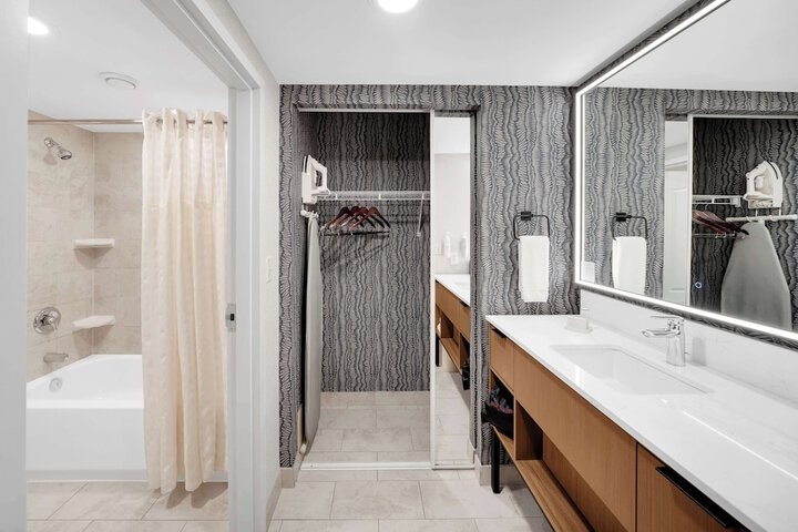 Room 30 of 46