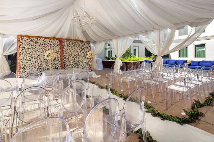 Ballroom/Hall 36 of 40