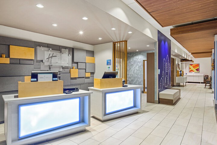 Holiday Inn Express & Suites Carrollton West by IHG