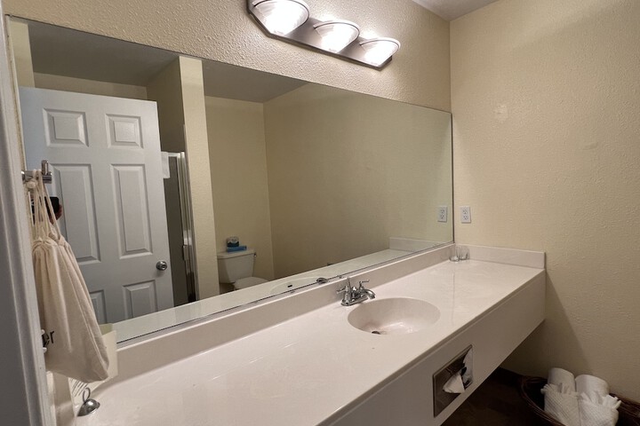 Room 65 of 173