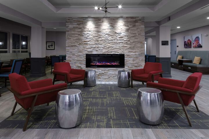 Hampton Inn by Hilton Concord / Bow