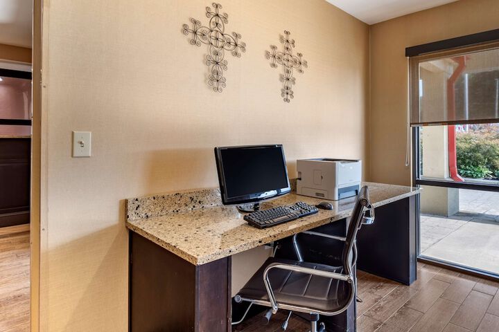 Business Center 28 of 28