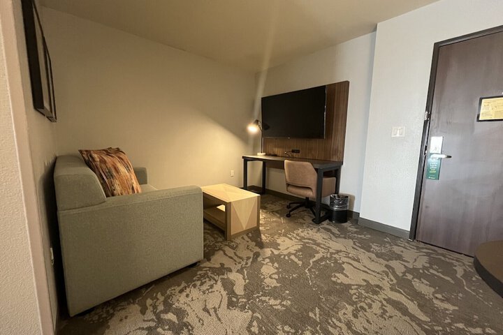 Room 32 of 49