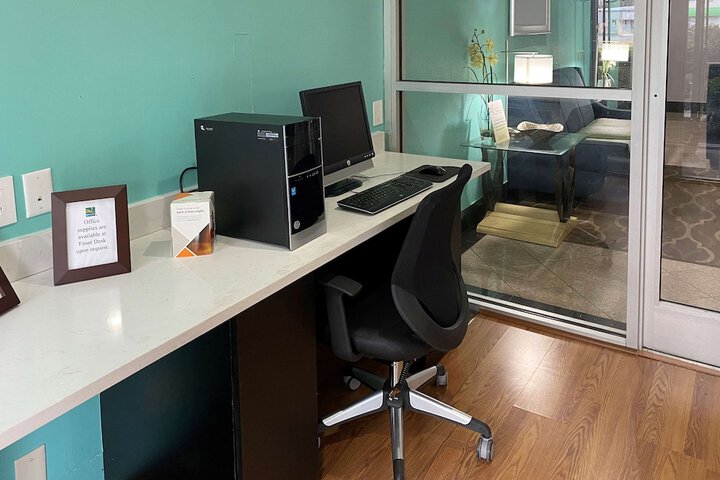 Business Center 36 of 36