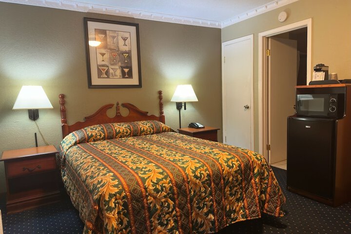 Room 7 of 16