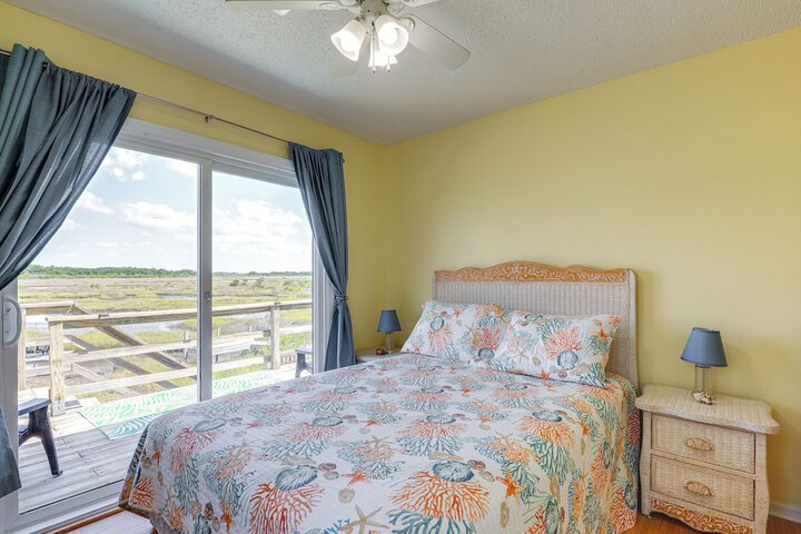 North Topsail Beach Townhome: Walk to the Beach!