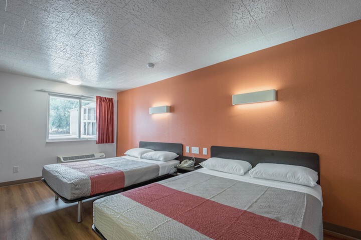 Room 11 of 31