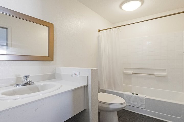 Budget Inn and Suites