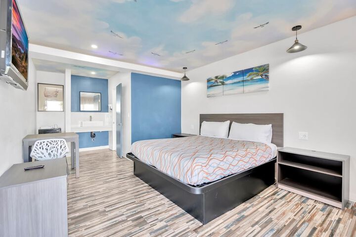 Room 18 of 32
