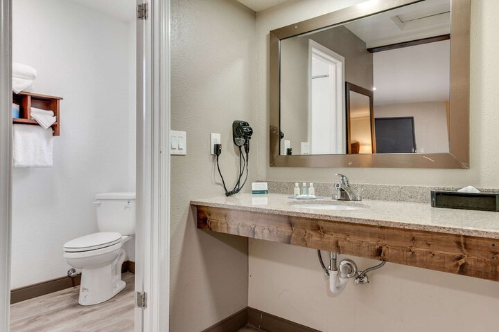 Room 30 of 42