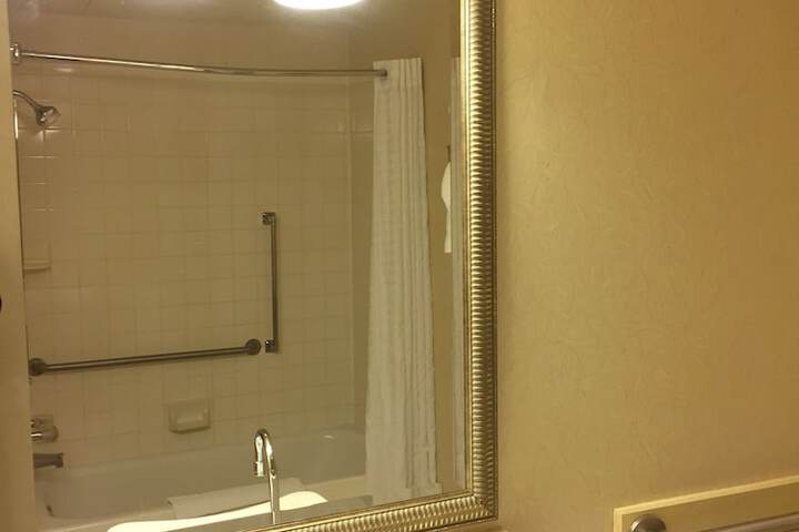 Room 9 of 28