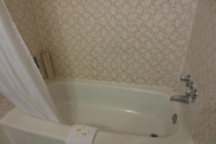 Room 7 of 8