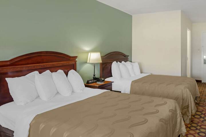 Room 13 of 32