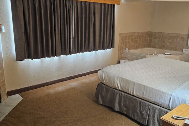 Room 17 of 28