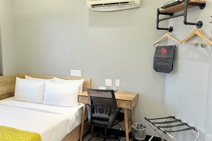 Room 25 of 48