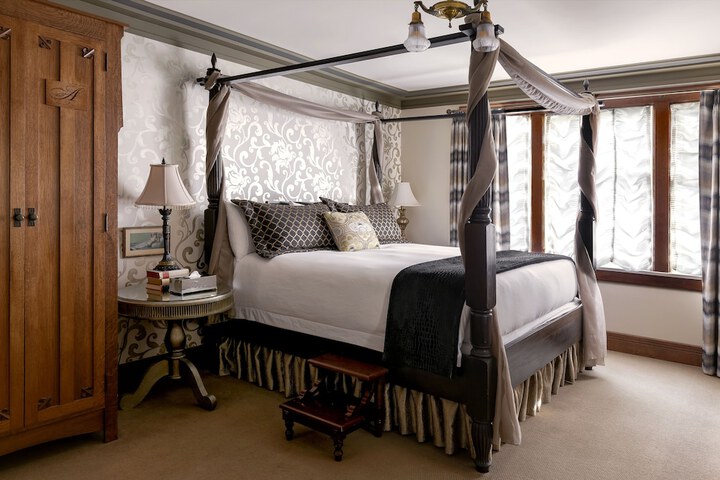 Room 14 of 42