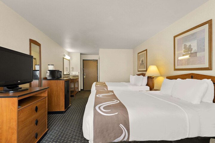 Room 33 of 47