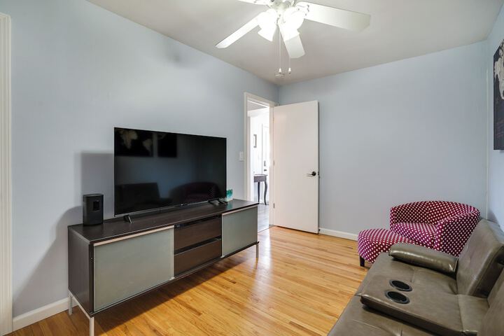 Inviting Minneapolis Vacation Rental w / Game Room!