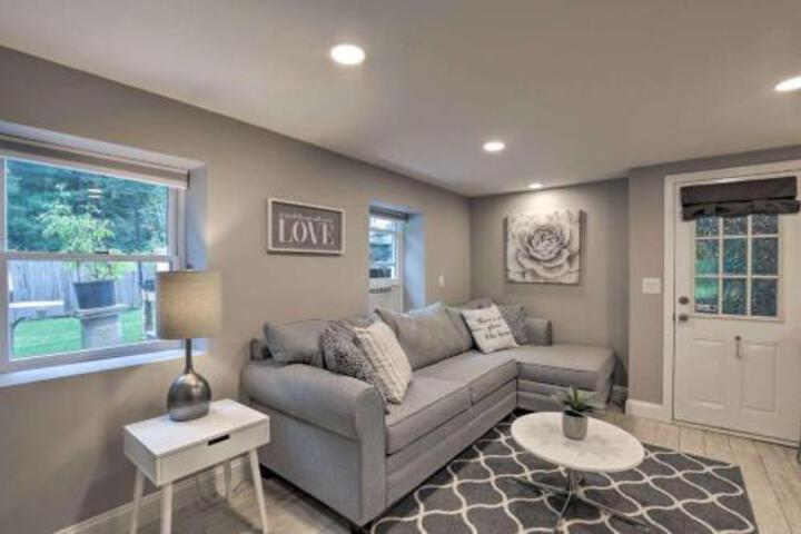 Cozy Quiet Getaway Surrounded by Nature 19 Miles To Downtown Boston