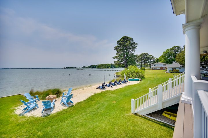 Bayfront White Stone Escape w / Private Beach!