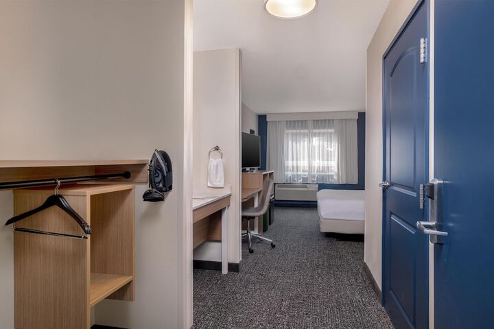 Spark by Hilton Springfield Eugene