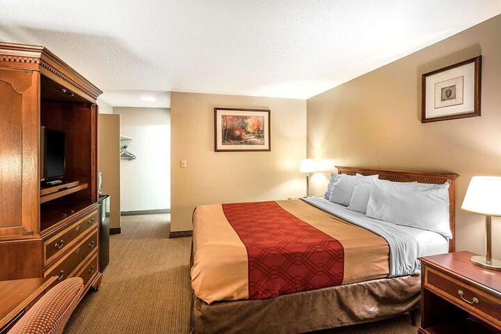 Room 8 of 33